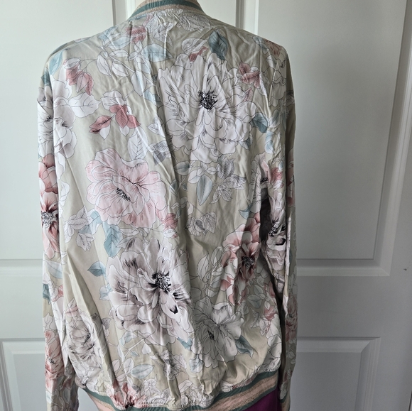 Jaase Floral Print Jacket - Picture 6 of 7